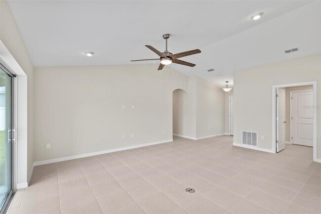 Building Photo - 11 Buffalo Grove Dr