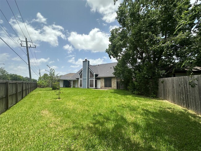 Building Photo - 2523 Castle Pl