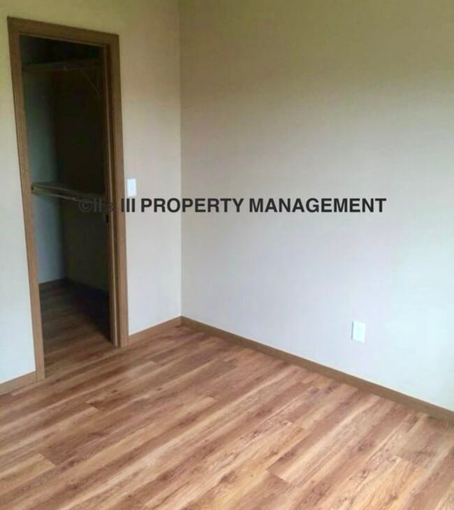 Building Photo - 409 S Darrowby Dr