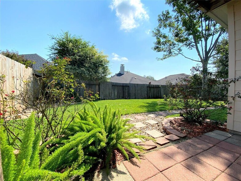 Building Photo - 314 River Briar Ln