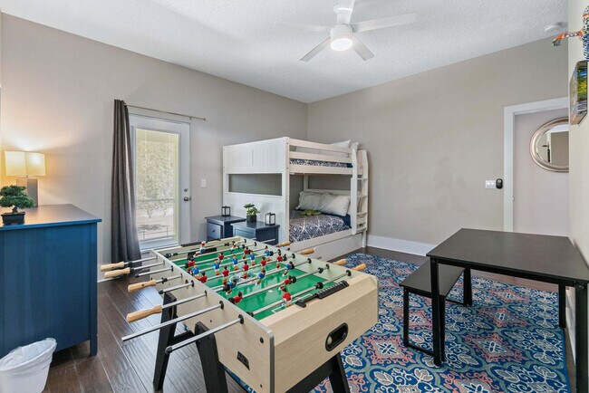 Building Photo - 76 Sanford St