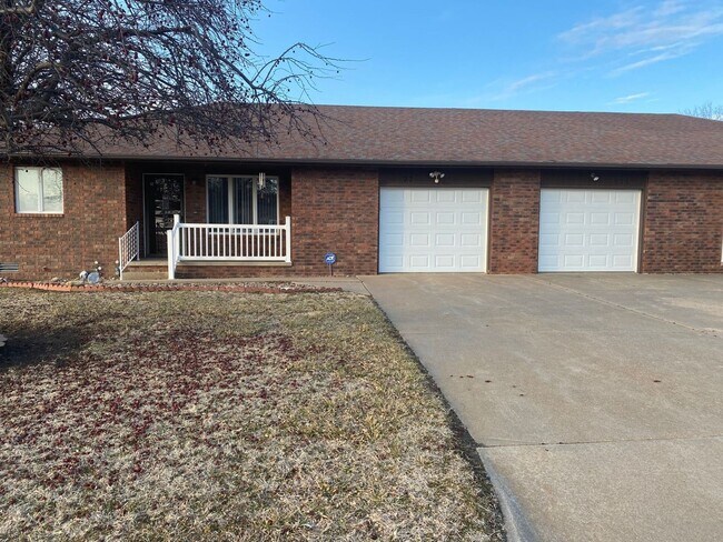 Primary Photo - 523-527 W. Jewell, Russell