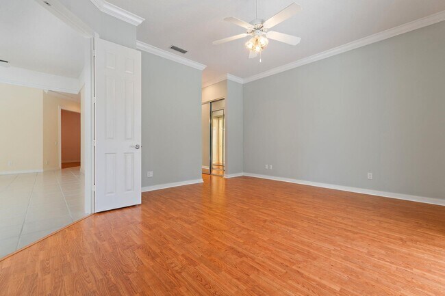 Building Photo - 9038 SE La Creek Ct