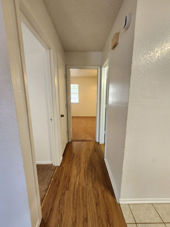 Building Photo - Charming 2 bedroom Duplex in Burleson