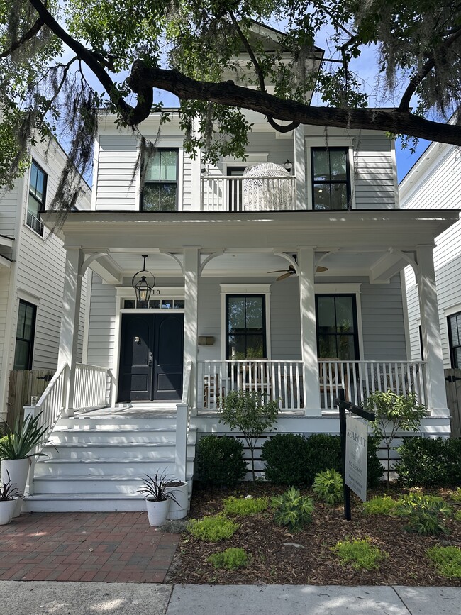 Building Photo - 110 E 38th St