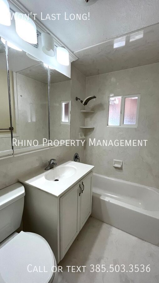 Building Photo - 3353 Porter Ave