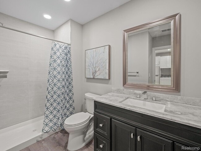 Building Photo - 3511 Lakecrest Dr