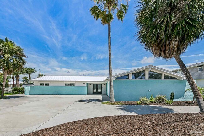 Building Photo - 231 Sabine Dr