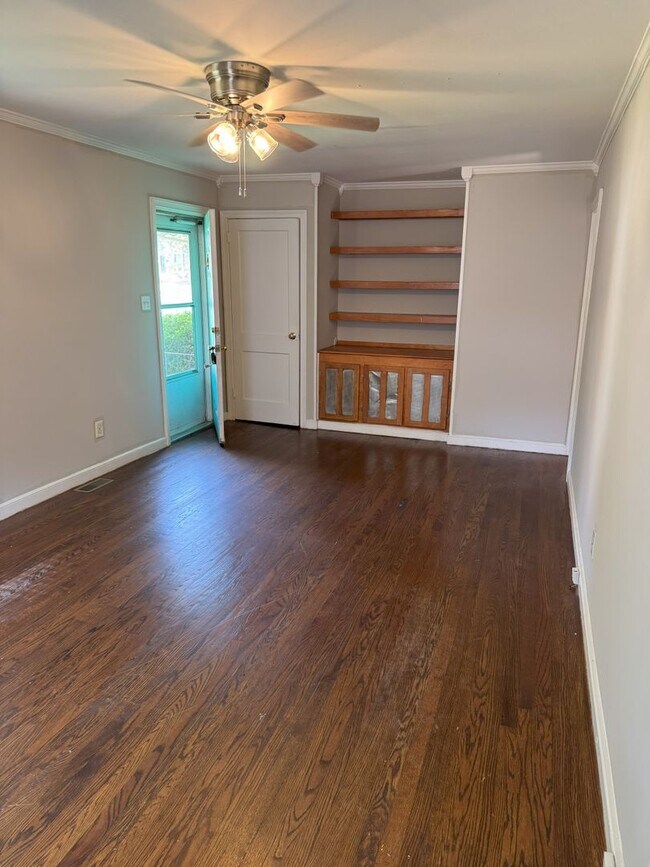 Building Photo - Near West End Rancher ready for you!