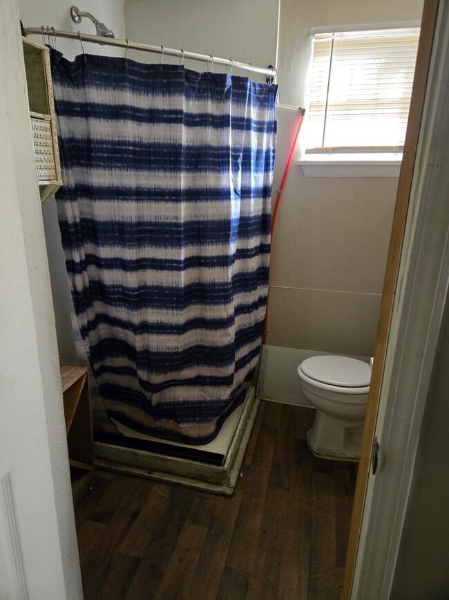 Building Photo - 1512 1/2 Chandler St