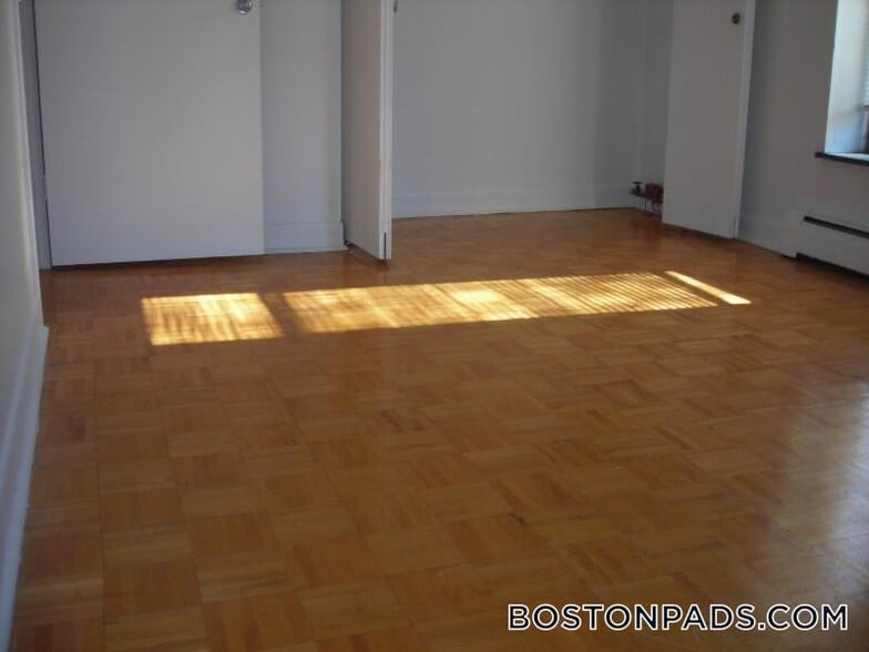 Building Photo - 524 Putnam Ave