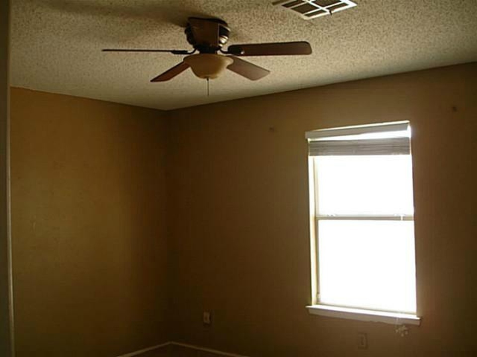 Building Photo - 7537 Luz de lumbre Ave