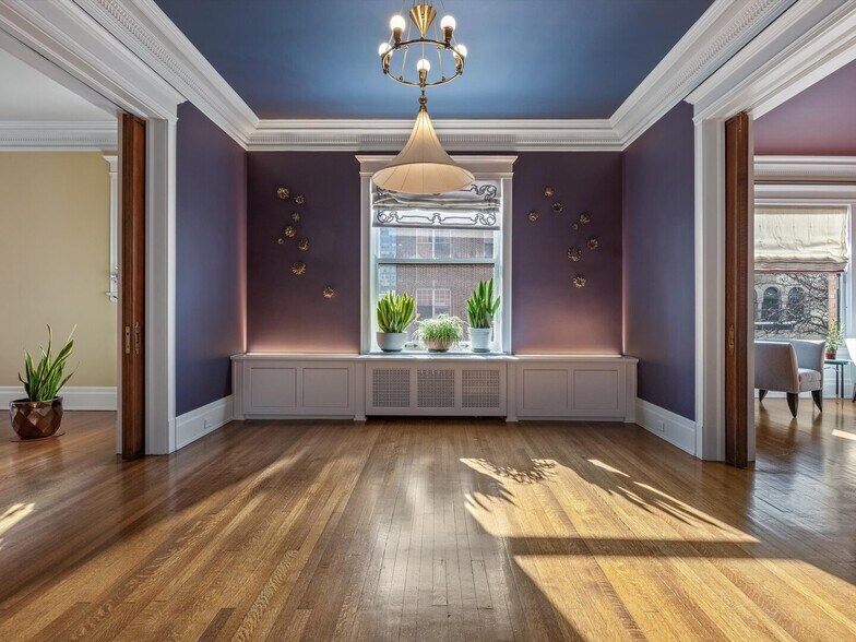 Building Photo - 1210 N Astor St