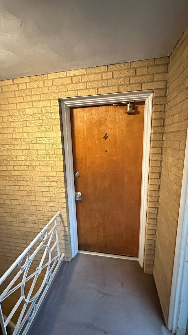 Building Photo - 2915 Mignon Ave