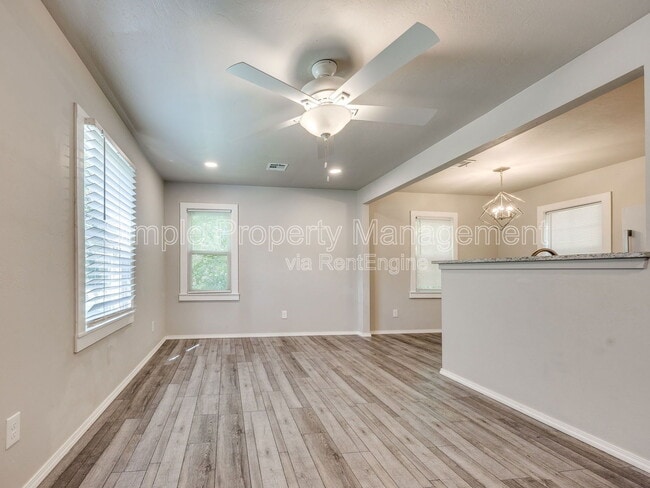Building Photo - 215 W Kittyhawk Dr