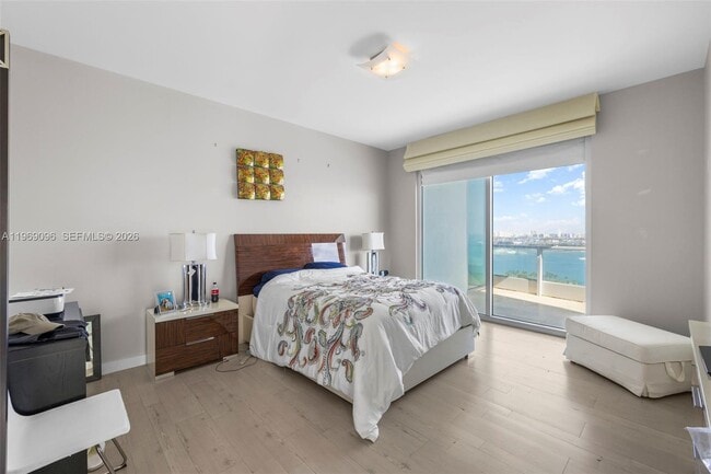 Building Photo - 900 Biscayne Blvd