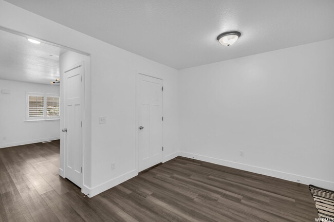 Building Photo - 619 Shay Ln