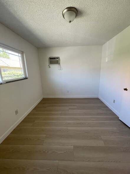 Bedroom - 1582 E Davidson St