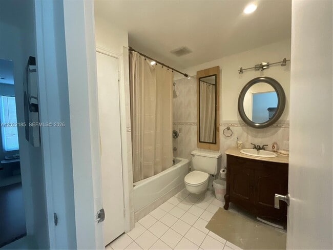 Building Photo - 1206 Tyler St
