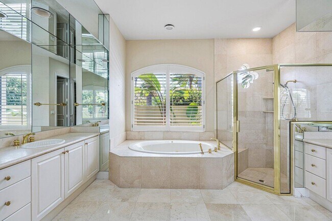 Building Photo - 1831 Sabal Palm Dr