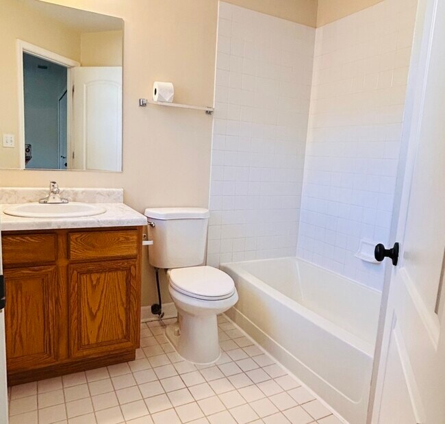 Building Photo - 988 Sheridan Cir