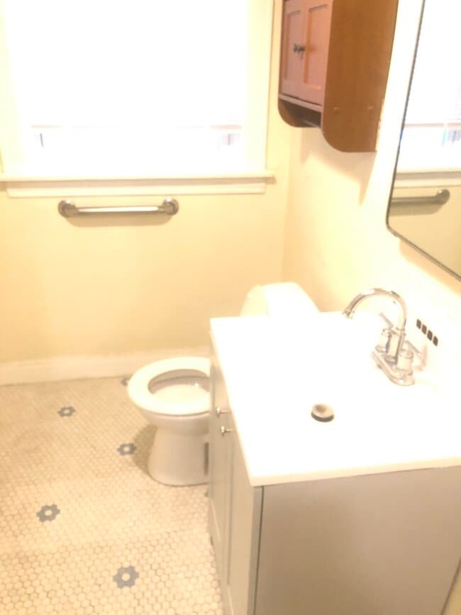 Building Photo - 1632 Ridgeland Ave