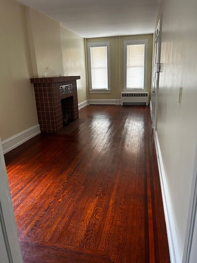 Building Photo - 701 N 11th St