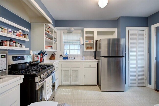 Building Photo - 2831 Pearl St