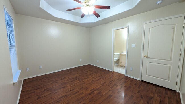 Building Photo - 301 E New Hampshire St