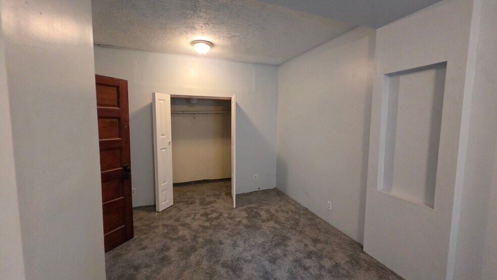 Building Photo - 1606 W Colvin St