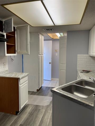 Building Photo - 3149 Royal Ln