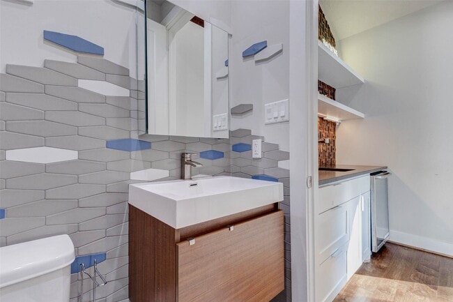 Building Photo - 5410 Valerie St