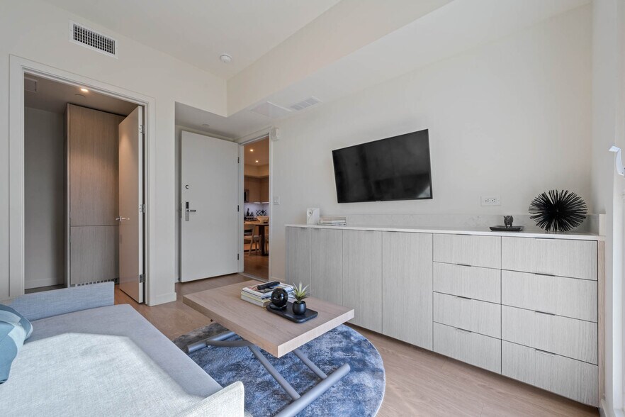 Building Photo - 5851 W 88th-Serenity Suite 318C-88