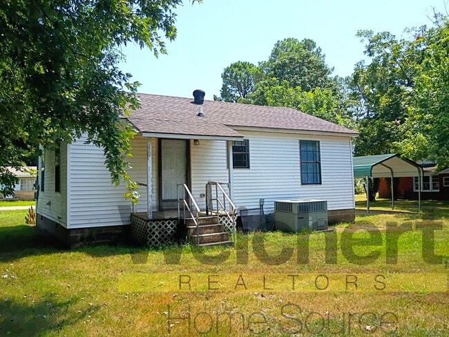 Building Photo - Cozy 2 Bed, 1 Bath Home