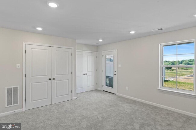 Building Photo - 51 Arsberg Dr