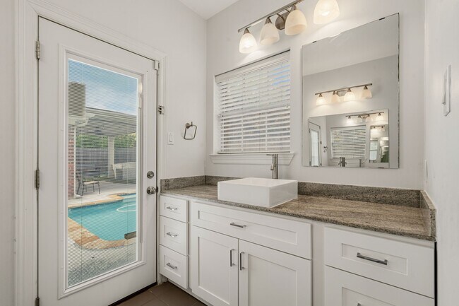 Building Photo - 14207 Woodville Gardens Dr