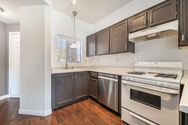 Building Photo - Stylish 3-Bedroom Condo in Silverado Ranch!