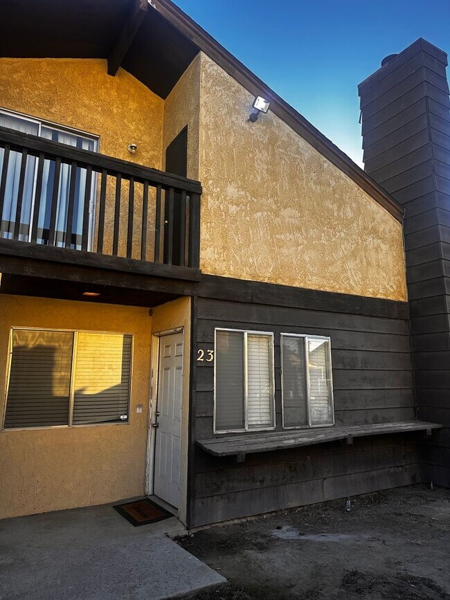 Primary Photo - 3 bed 2.5 Bathroom Apartment For Rent