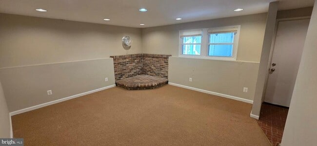 Building Photo - 7886 Marioak Dr