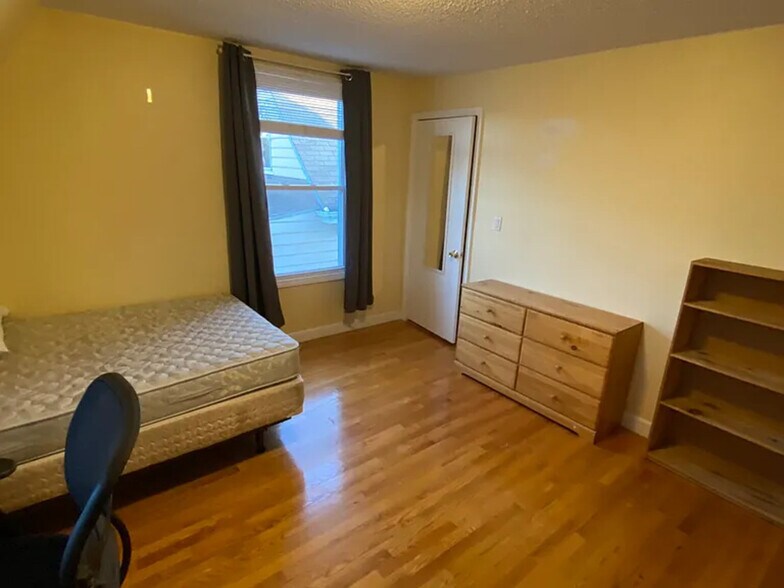 Building Photo - 27 Albion St