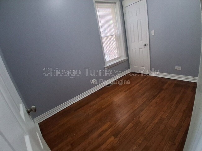 Building Photo - 7125 S Ellis Ave