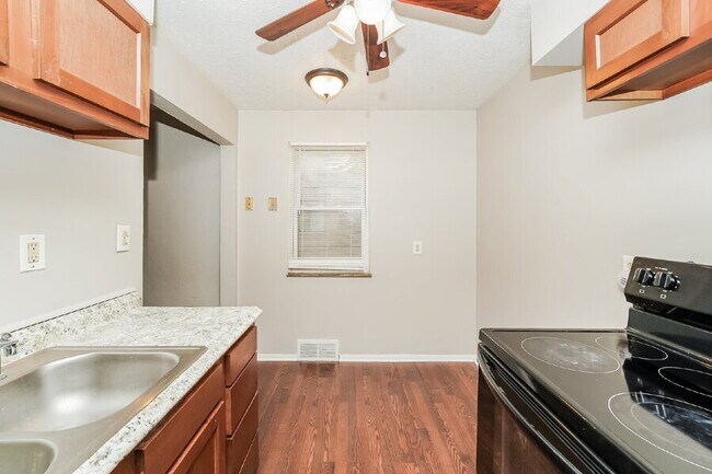 Building Photo - 20231 Crystal Ave