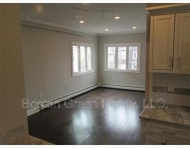 Building Photo - 43 Rogers St