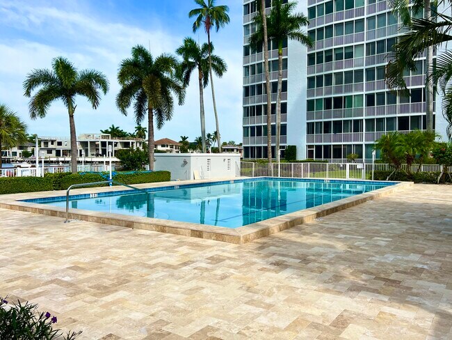 Building Photo - 3300 S Ocean Blvd