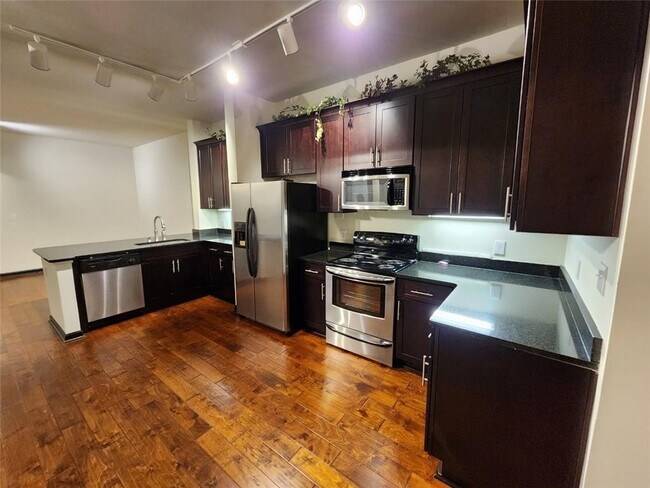 Building Photo - 5300 Peachtree Rd
