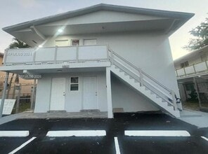 Building Photo - 1532 SW 5th Pl