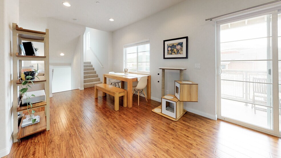 Building Photo - 955 Humbert Ave