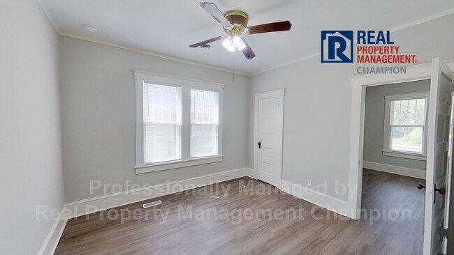 Building Photo - Charming 3 BD/1 BA Home with Fresh Updates...