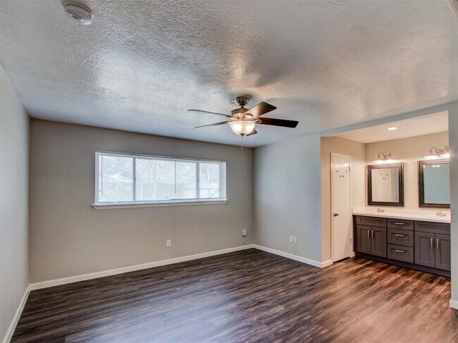 Building Photo - 10815 Montverde Ln