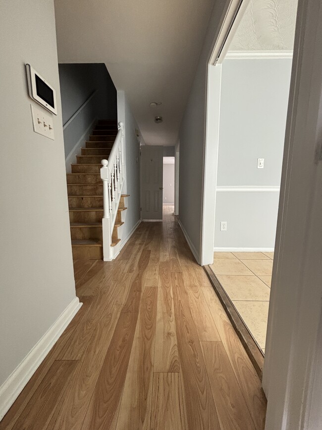 Building Photo - 1526 Brenland Cir